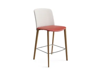 Sgabello in pelle e tessuto con gambe in legno MIXU 02 Arper