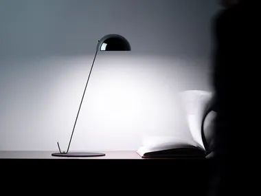 Lampada da tavolo a LED ricaricabile in metallo POST PRANDIUM Davide Groppi