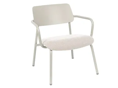 Poltroncina con braccioli e seduta imbottita STUDIE Fermob