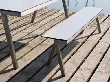 Panca in acciaio inox con seduta in HPL CONCEPT Hans Hansen