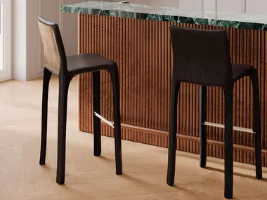 Sgabello alto in cuoio con poggiapiedi CASSINA - CAB 410 In Stock