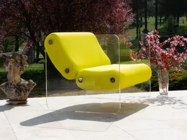 Poltrona in tessuto con braccioli MW08 ARMCHAIR IN PMMA KUUMO