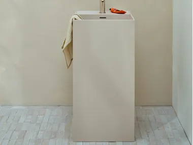 Lavabo floorstanding quadrato in Velluto® POSE | Lavabo quadrato Not Only White